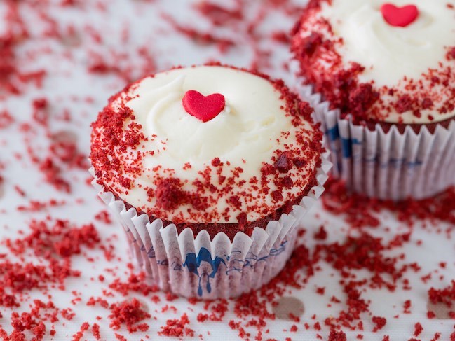 0000610_red-velvet-cupcake