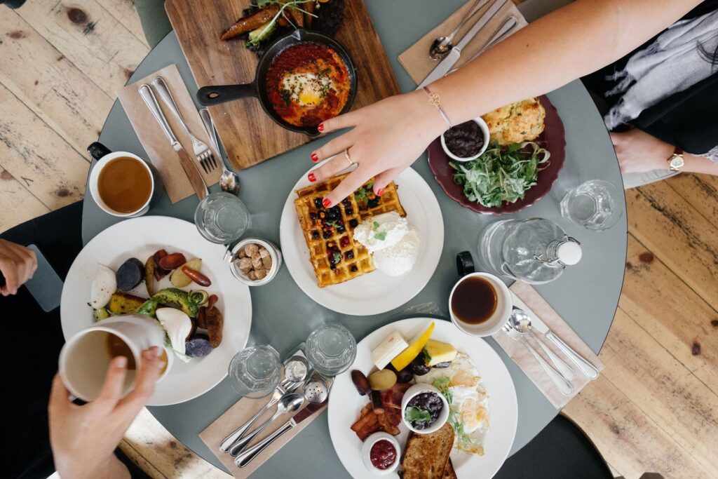 Mise en place pentru mic dejun – Cum să aranjezi masa?