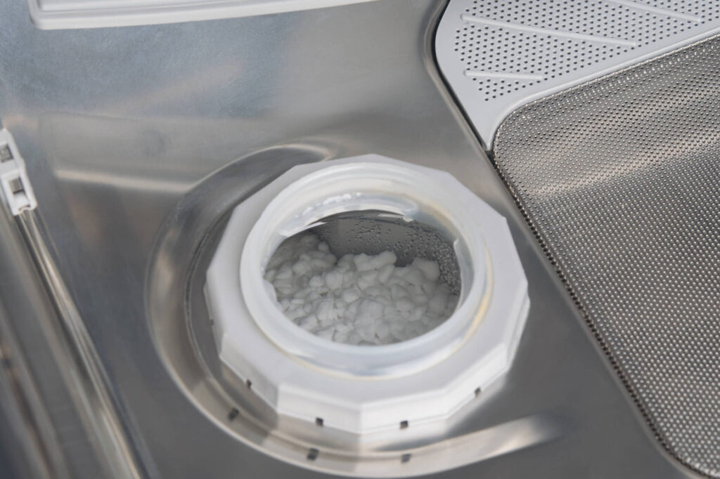Unde se pune sarea în mașina de spălat vase