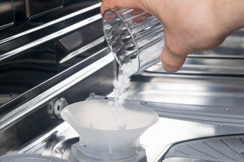 Unde se pune sarea în mașina de spălat vase