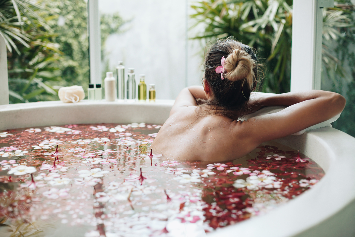 Baie relaxantă - cum să-ți transformi baia într-un spațiu destinat relaxării?