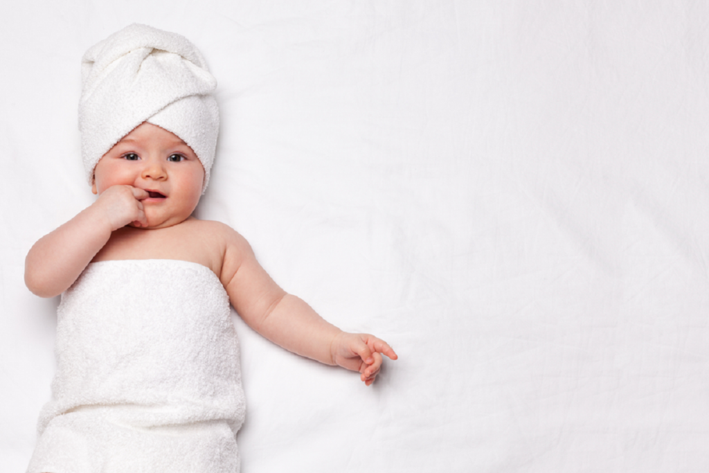 Ce temperatură trebuie să aibă apa la baia bebelușului?