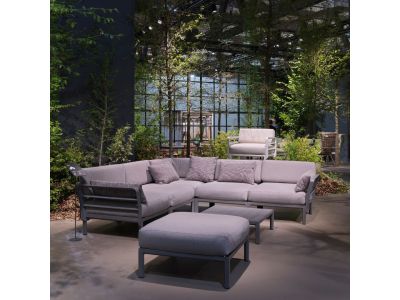Set mobilier exterior Nardi Maximo cu canapea de colt cu 4 locuri, pouf, cadru gri Basalto, masuta si perne gri Lava Sunbrella