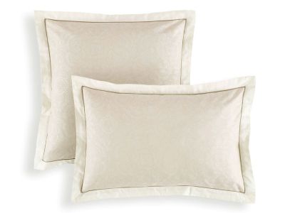 Fata de perna Descamps Leopold 65x65cm, Crem