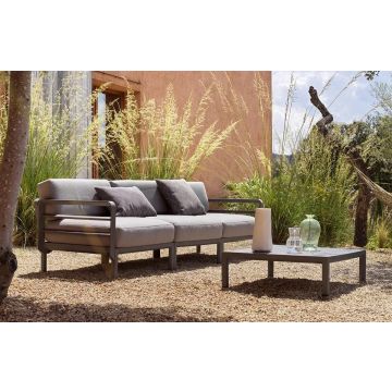 Set mobilier exterior Nardi Maximo cu canapea 3 locuri,cadru gri Basalto, masuta si perne gri Lava Sunbrella