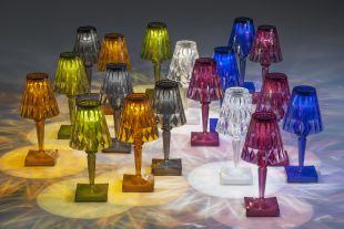 Veioza Kartell Battery design Ferruccio Laviani, LED 0.8W, h22cm, chihlimbar transparent