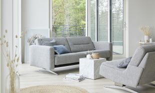 Canapea cu 3 locuri Stressless Stella, 1 tetiera, brate joase S1, picioare negru mat, tapiterie piele Paloma Beige